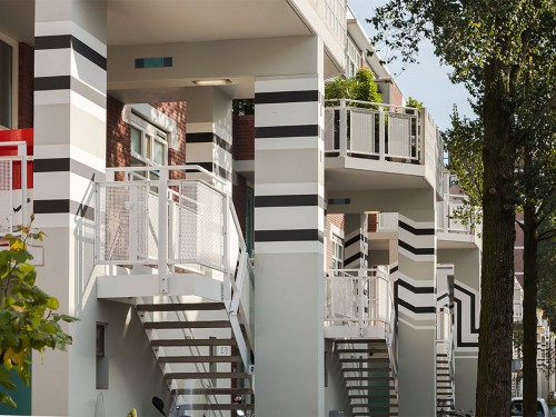 Kunst in de openbare ruimte met muurschildering Jasmijn Visser in Nieuwe Houttuinen Amsterdam, artwork, mural