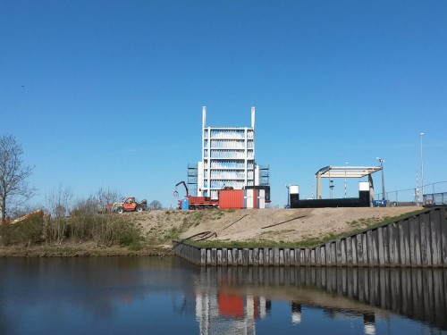 Kunstwerk van Walter Broekhuizen uitgevoerd door Iwaarden als schildering onder brug Meppelerdiepsluis, artwork, mural