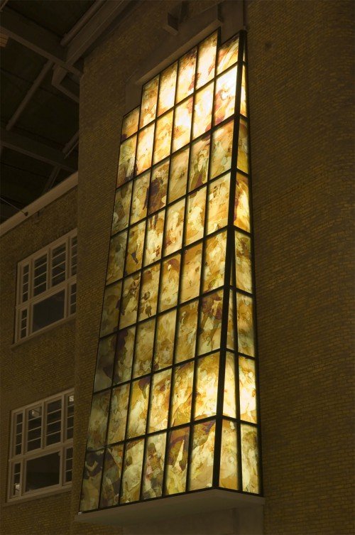 Kunstwerp Niek Kemps door Iwaarden in groot formaat print uitgevoerd op ramen van Het Sieraad Amsterdam, xl printing