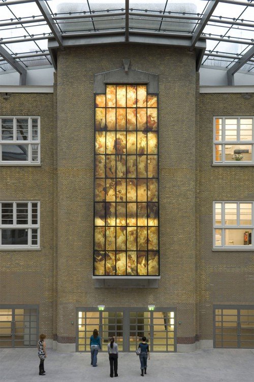 Kunstwerp Niek Kemps door Iwaarden in groot formaat print uitgevoerd op ramen van Het Sieraad Amsterdam, xl printing