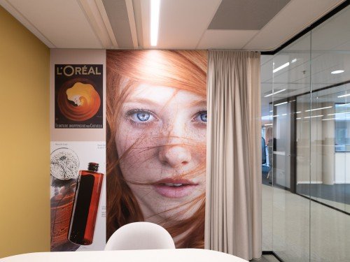 L'Oréal, kantoorstyling, milieuvriendelijk, groen, glasfolie, Airtex behang, muurvisuals