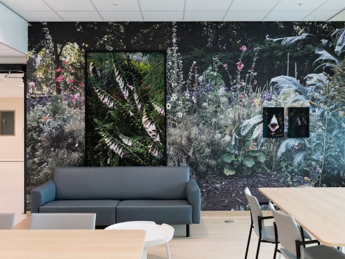 Iwaarden artwork - design - kunst op naadloos behang in AMC Amsterdam