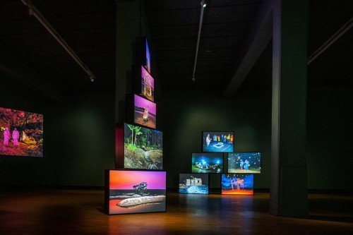 Foto museum Den Haag, Arko Datto, fotografie, decoratief, artwork, licht donker contrast, contrast, lichtbakken, kleur, kunst, artwork