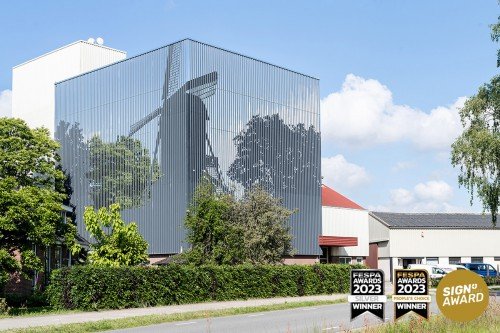 André Pielage, artwork, REVU, Zandbrinkermolen, spiegelend plaatmateriaal op silo in Leusden