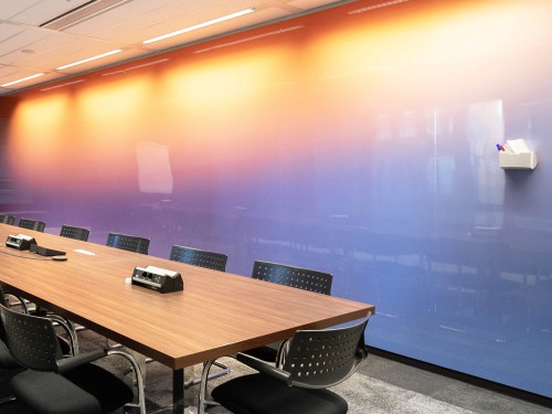 iwaarden, iwaardeninterior, wandbekleding, whiteboard, whiteboard op maat, flexibele wand, beschrijfbare wand, magnetisch whiteboard, whiteboard wand, whiteboard met print, whiteboard met gradiënt
