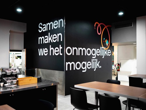 Odido, Den Haag, Folie, Wandbekleding, Kantoor, Gevelstyling, Interieur,  Signing, T-mobile, Tele2, Akoestische panelen, Glasfolie, Wandfolie, Whiteboardfolie, Textieldoeken, Lichtreclame, Kantoorreno