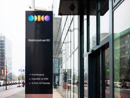 Odido, Den Haag, Folie, Wandbekleding, Kantoor, Gevelstyling, Interieur,  Signing, T-mobile, Tele2, Akoestische panelen, Glasfolie, Wandfolie, Whiteboardfolie, Textieldoeken, Lichtreclame, Kantoorreno