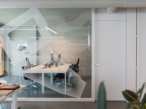 Iwaarden interior - window graphics - glasdecoratie met glasfolie voor sfeer en privacy