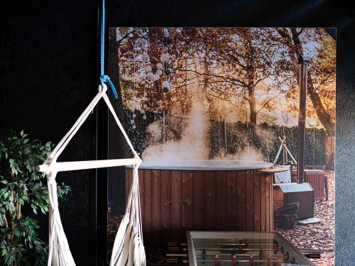 Sfeer in het interieur van Welvaere Nijkerk met groot formaat print fotodoeken in textieframes