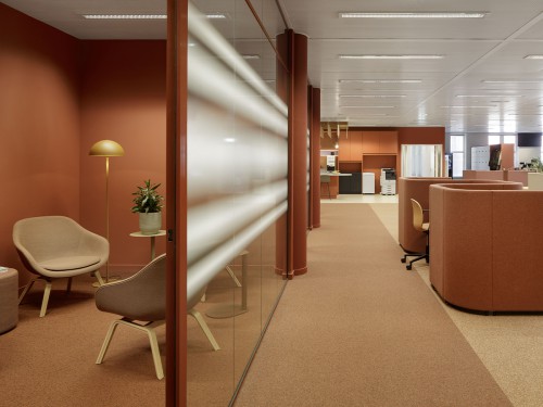 Iwaarden, Iwaarden Interior, Glasdecoratie, Windowgraphics, Glasfolie, Witprint op glas, Witte print op glas, Witte glasfolie, Folie met witte gradient, Glasfolie met print in wit, Transparante glasfo