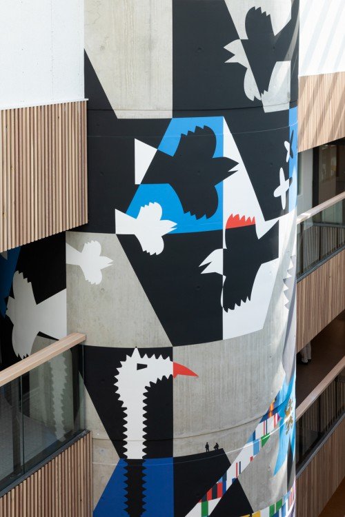 Muurschildering, mural, in centrale hal van CMH Utrecht als site specific artwork van beeldend kunstenaar Anuli Croon