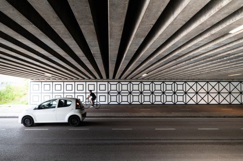 Tunnel tussen Overschiestraat – Luchtvaartstraat in Amsterdam verandert in kunstwerk met muurschildering Aam Solleveld, artwork, mural