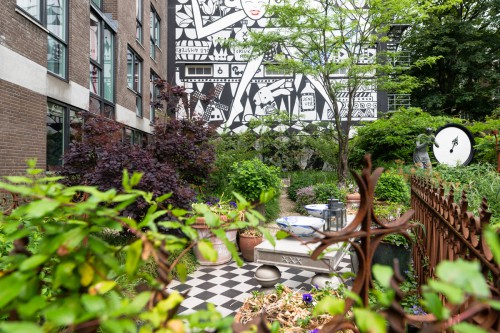 Muurschildering voor het Andaz Hotel Amsterdam, Ontwerp mural door Marcel Wanders, Uitvoering door Iwaarden