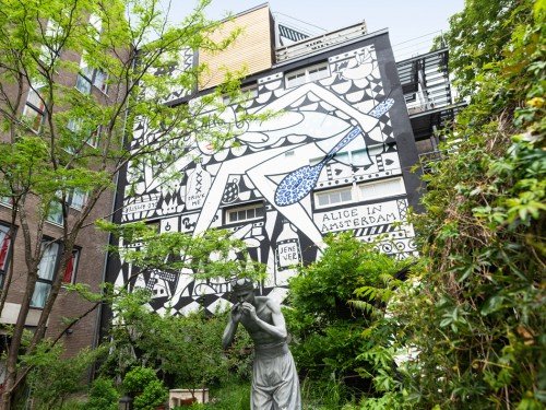 artwork, mural, kunstproject van een muurschildering gemaakt door Marcel Wanders op het Andaz Hotel in Amsterdam, Groot formaat, mogelijk door Iwaarden