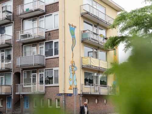 Muurschildering, mural, illustrator Stefan Glerum op gevel vrolijkt Bos en Lommer Amsterdam op met Reinaert de Vos