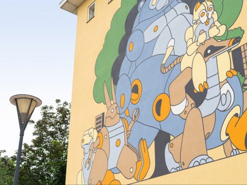 Muurschildering, mural, illustrator Stefan Glerum op gevel vrolijkt Bos en Lommer Amsterdam op met Reinaert de Vos