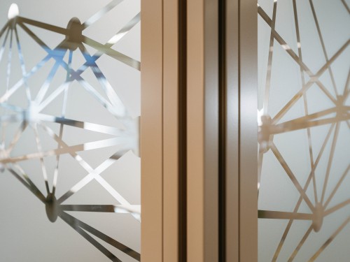 Glasdecoratie met zandstraalfolie bij hoofdkantoor Alliander, stijlvol en functioneel voor privacy met behoud van openheid