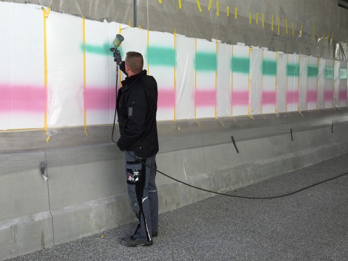 Kunstwerk Roland Schimmel op wanden onderdoorgang spoorlijn, door Iwaarden uitgevoerd als muurschildering, mural