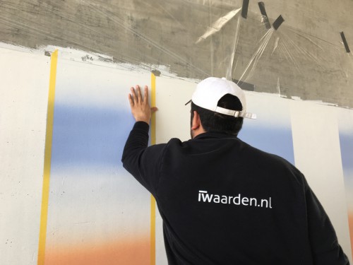 Kunstwerk Roland Schimmel op wanden onderdoorgang spoorlijn, door Iwaarden uitgevoerd als muurschildering, mural