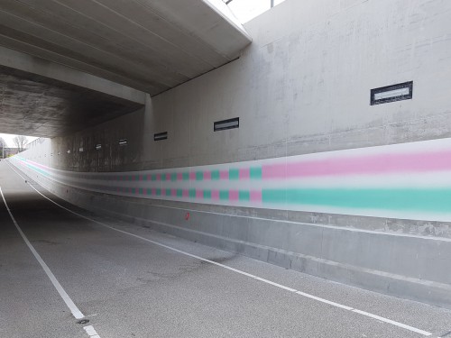 Kunstwerk Roland Schimmel op wanden onderdoorgang spoorlijn, door Iwaarden uitgevoerd als muurschildering, mural