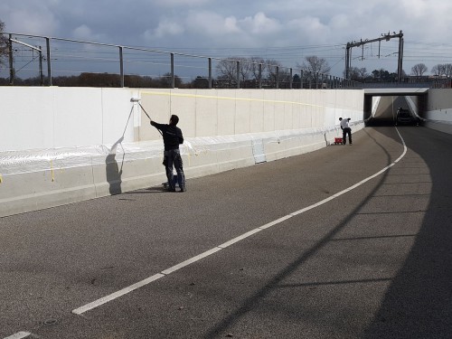 Kunstwerk Roland Schimmel op wanden onderdoorgang spoorlijn, door Iwaarden uitgevoerd als muurschildering, mural