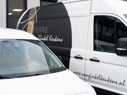 Autobelettering - vehicle graphics Bedrijfswagens met belettering in huisstijl zijn rijdend visitekaartje voor Van Ginkel Keukens, Barneveld