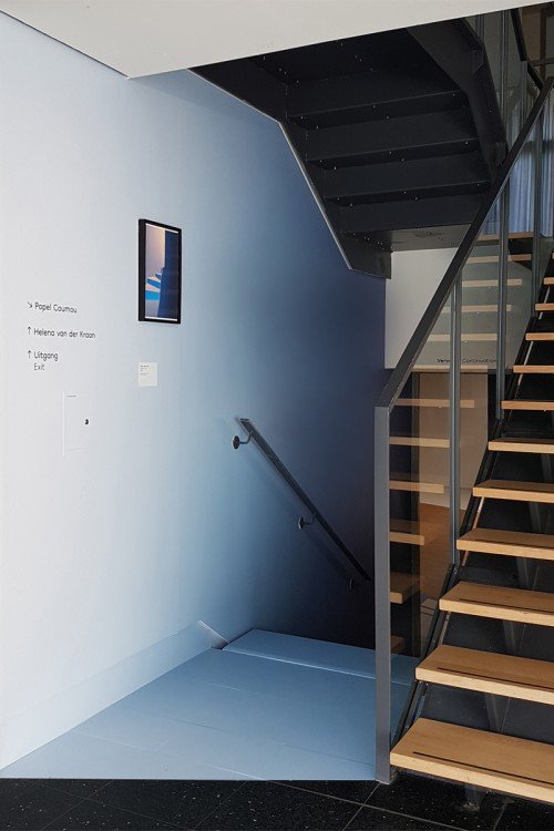 Decoraties voor tentoonstelling, exhibition, Popel Coumou in Fotomuseum Den Haag, uitgevoerd door Iwaarden op wanden en vloer van museum