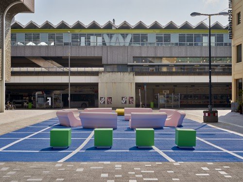 Kunstproject 'The splash' in Rotterdam, door Arttenders en Cindy Bakker, schildering op plein door Iwaarden