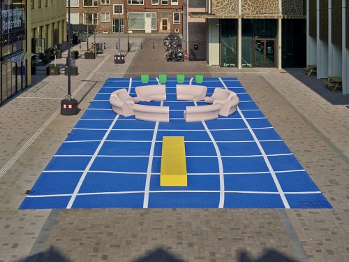 Kunstproject 'The splash' in Rotterdam, door Arttenders en Cindy Bakker, schildering op plein door Iwaarden