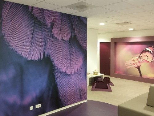 Iwaarden interior - wallcovering - wandbekleding - wanddecoratie met print op naadloos behang of textielframe  zorgt voor sfeer