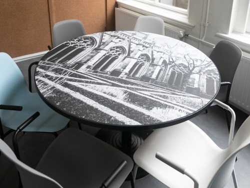 interieur renovatie met interieurfolie, restyle tafel met print op tafel