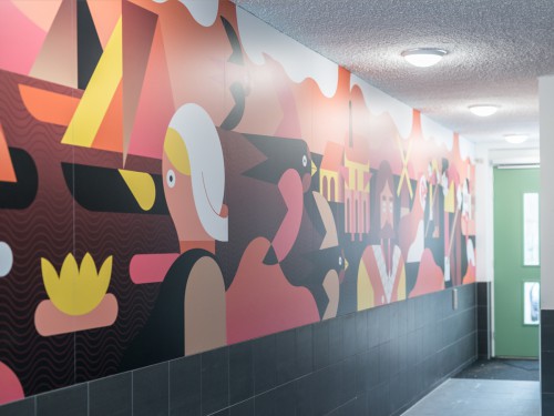 Kunstwerk van illustrator Levi Jacobs uitgevoerd als mural in groot formaat printe op de wanden van appartementengebouw, xl printing