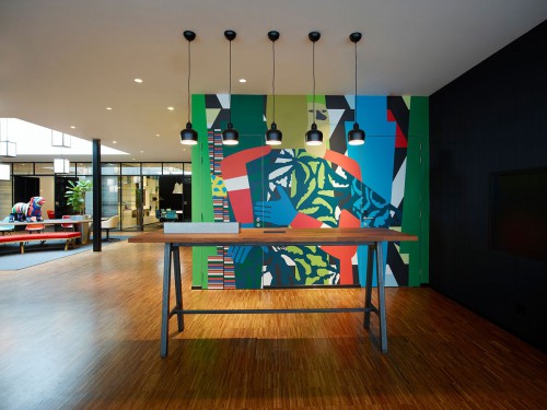 Mural Anuli Croon op wanden Hotel CitizenM in naadloos behang, seamless wallpaper