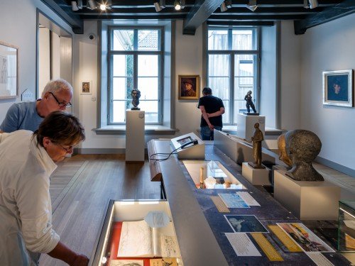 artwork tentoonstelling van musea in Zutphen, expositions, exhibits, inrichting van tentoonstelling door Iwaarden 