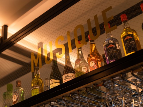 Signing en interieurdecoraties in folie op glas en print op spiegels bij restaurant Danel, Tivoli Vredenburg, Utrecht