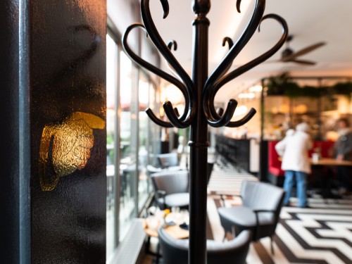 Signing en interieurdecoraties in folie op glas en print op spiegels bij restaurant Danel, Tivoli Vredenburg, Utrecht