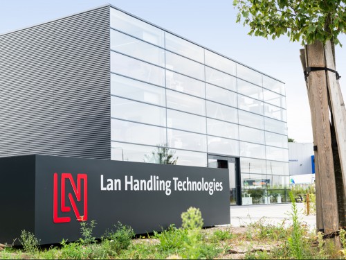 Signing, reclamezuilen voor office LAN Handling, totem sign, gemaakt door Iwaarden