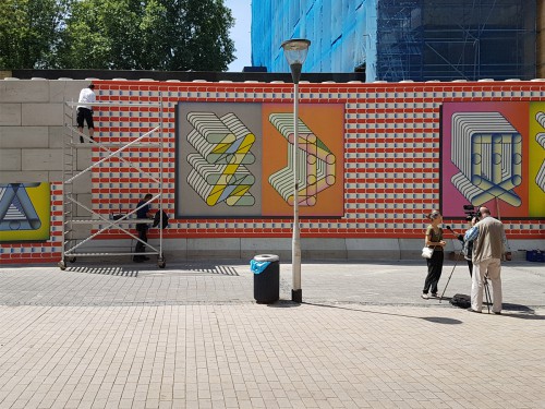 Mural - Print van kunstenaar Sigrid Calon op wanden van passage in Tilburg