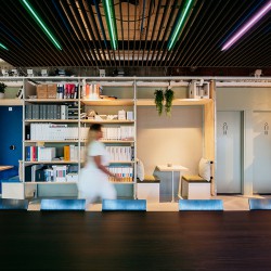 Slim maatwerk en stijlvolle details voor kantoorinterieur