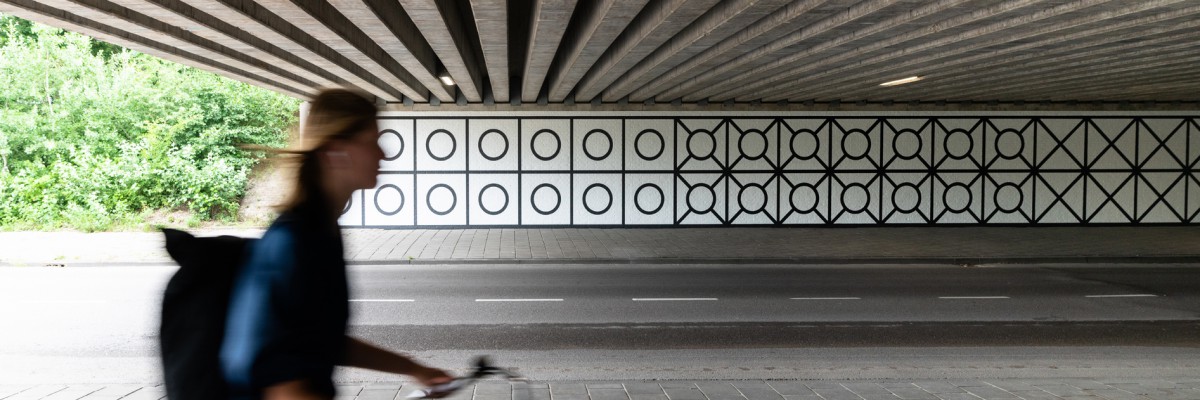 Tunnel tussen Overschiestraat – Luchtvaartstraat in Amsterdam verandert in kunstwerk met muurschildering Aam Solleveld 