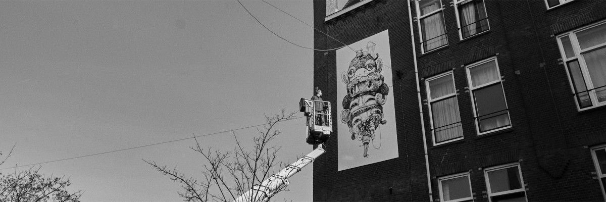 Schone kunst van Nouch, muurschildering die vervuilde stadslucht opeet. Geschilderd in luchtzuiverende Airlite verf en Air-ink inkt