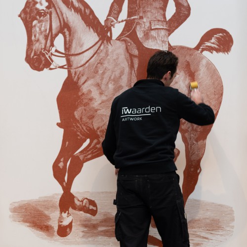 Decoraties op wanden Hollandsche Manege Amsterdam door Iwaarden als bijzondere transfertechniek, print op behang en schildering