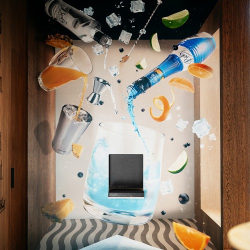 Interieur van Coare Architectuur kantoor in Utrecht, met op maat gemaakte wandbekleding en glasdecoratie."