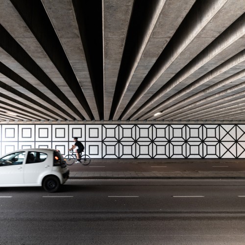 Tunnel tussen Overschiestraat – Luchtvaartstraat in Amsterdam verandert in kunstwerk met muurschildering Aam Solleveld 