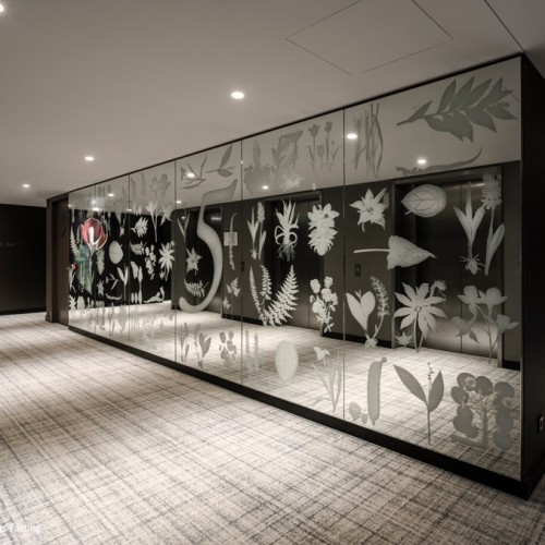 Design voor interieur van Rive Roshan als print op spiegel voor Hyatt Regency Hotel Amsterdam