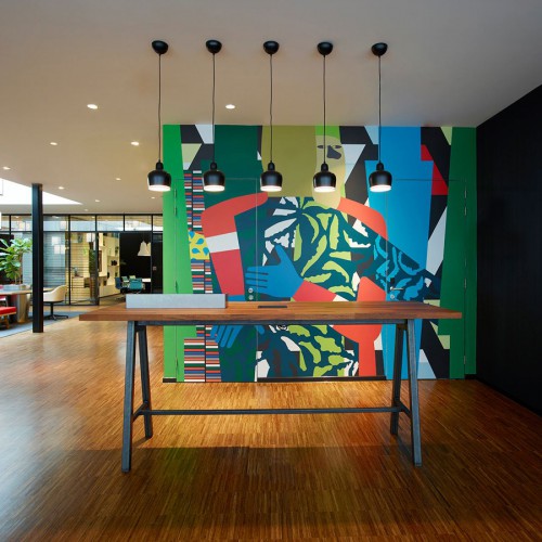 Mural Anuli Croon op wanden Hotel CitizenM in naadloos behang 