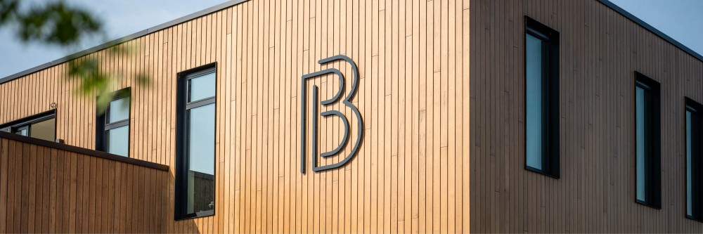 Signing - exterior signage of Van Ginkel keukens in Barneveld, made by Iwaarden 