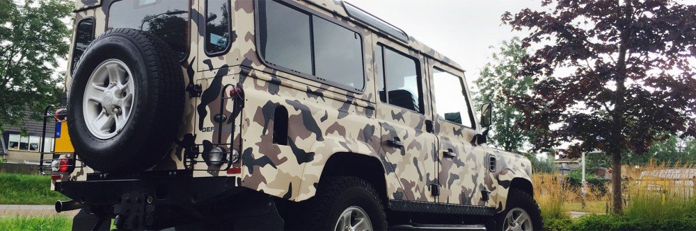 Car lettering, car wrapping with print and camouflage, landrover, wrapping by Iwaarden 